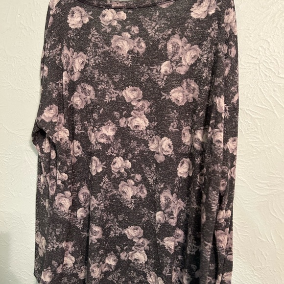 Maurice’s 24/7 Long Sleeve Floral Top - Picture 3 of 3